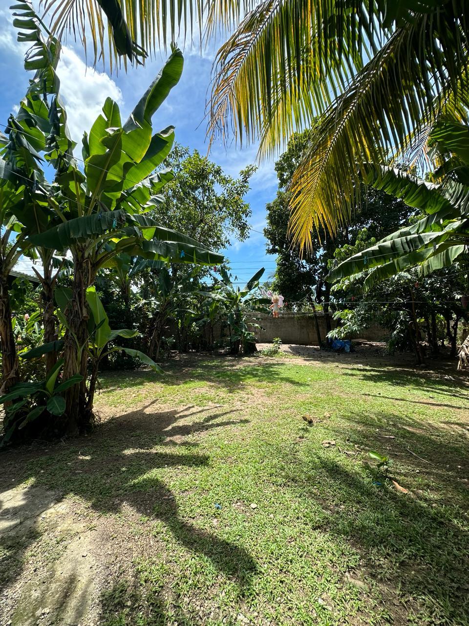 Casa amplio solar en Barrio La Esperanza