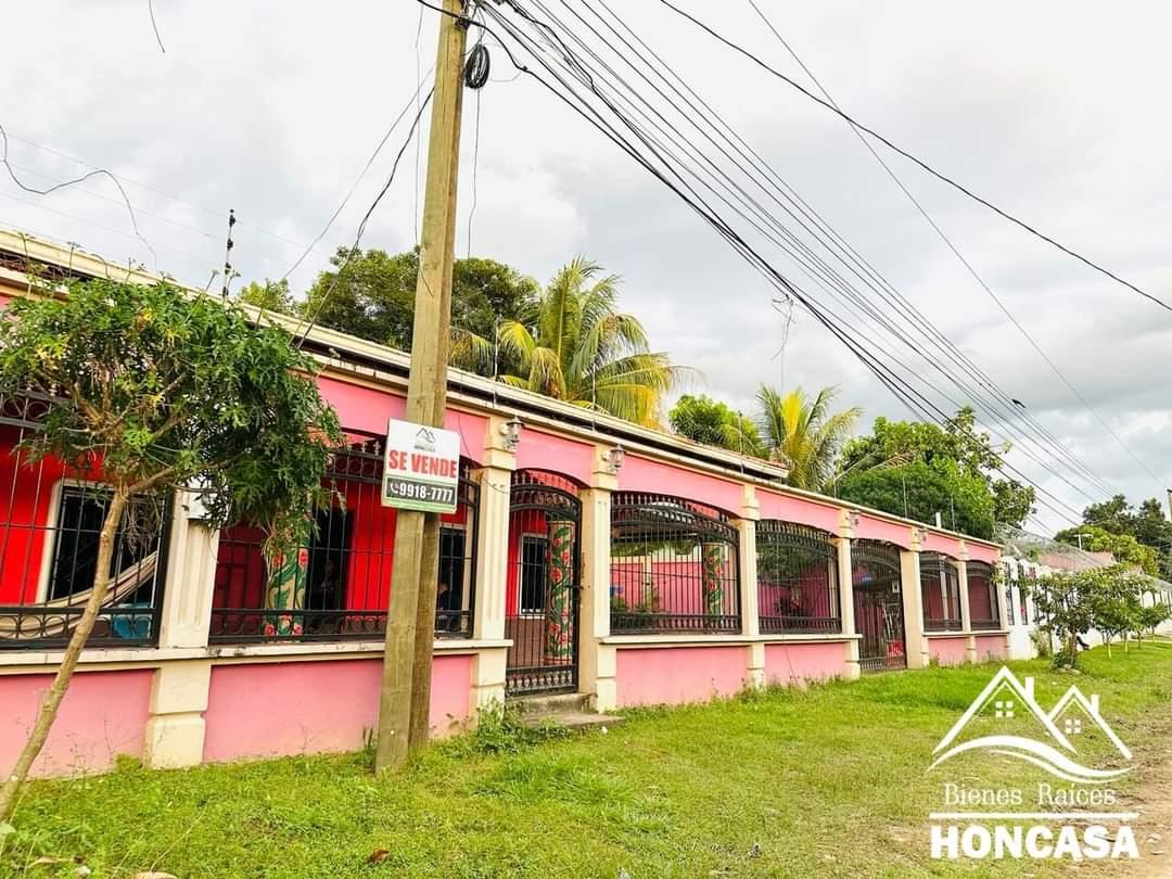 En VENTA casa ubicada en  colonia El Toronjal Tocoa, Colón. 🏠📍